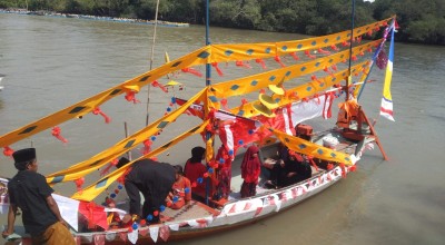 Puluhan Nelayan Hias Perahu Ramaikan Rokat Tase' di Bangkalan