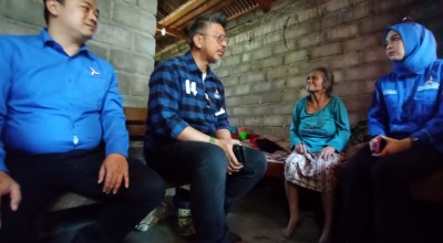 Demokrat Peduli, Renville Antonio Sambangi Warga Miskin Gondanglegi Malang