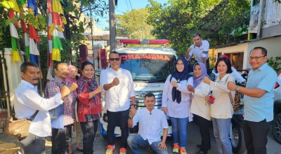 Politisi PDI Perjuangan Ini Beri Bantuan Mobil Kesehatan untuk Warga Surabaya