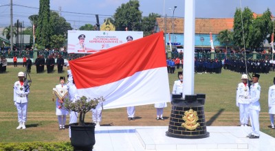 Upacara HUT RI ke-78, Pemkot Pasuruan Bagikan Akta Kelahiran Bayi 17 Agustus