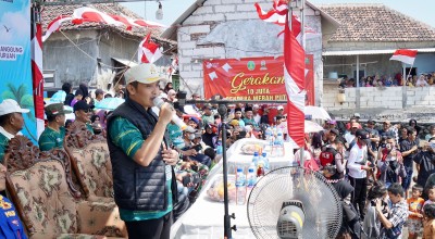 Lomba Balap Dayung Tradisi Nelayan Panggungrejo Meriahkan HUT Kemerdekaan RI ke-78