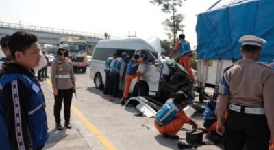 Kecelakaan Hiace Tabrak Truk Gandeng di Tol Pandaan-Malang, 2 Korban Tewas dan 4 Luka-luka