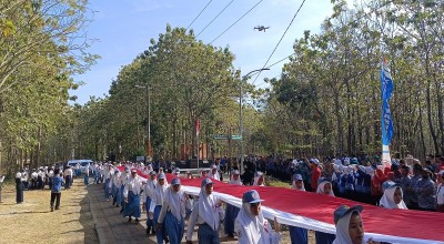 Warga Samin Bojonegoro Kirab Bendera Merah Putih 78 Meter