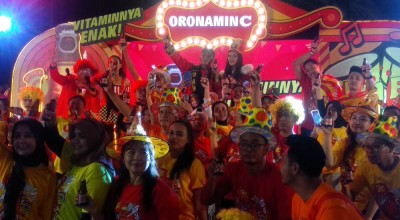 Puluhan Penggemar Joget Jingle Oronamin C Bareng Denny Caknan di Surabaya