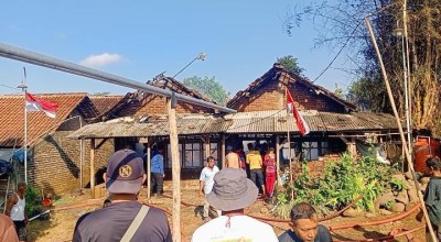 BLARR !!! 2 Rumah di Pulung Ponorogo Ludes Terbakar