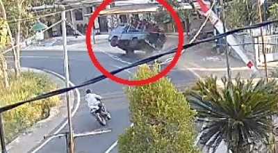 Pikap Rombongan Karnaval Terguling di Pamekasan, Penumpang Bergelimpangan