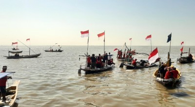 Peringati HUT RI ke-78, Ratusan Nelayan Surabaya Upacara dan Ritual Laut