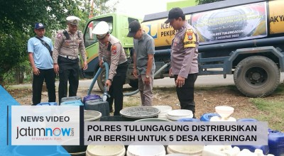 Video: Polres Tulungagung Distribusikan Air Bersih Untuk 5 Desa Kekeringan