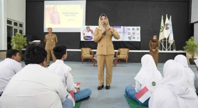 Pesan Ning Ita saat Roadshow Sosialisasi Perkoperasian di SMAN 2 Kota Mojokerto