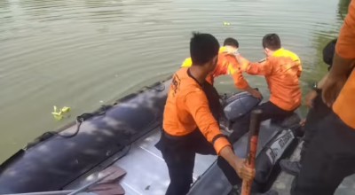 Seorang Wanita Ditemukan Tewas di Sungai Gunung Sari Surabaya