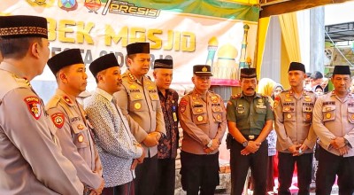Grebek Masjid, Polresta Sidoarjo Salurkan Bantuan Pembangunan
