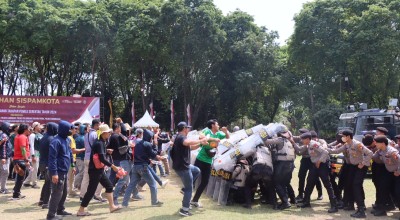 Polisi Bentrok di Alun-alun Bojonegoro, Ada Apa?