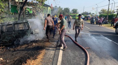 Minibus Terbakar di SPBU Lamongan, Sopir Kabur