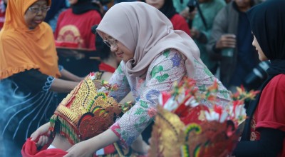 1200 Penari di Banyuwangi Jalani Ritual Meras Gandrung Jelang Omprog The Glory of Art