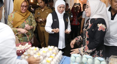 Operasi Pasar di Madiun, Gubernur Khofifah: Ringankan Beban dan Stabilkan Harga Bahan Pokok