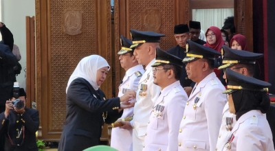 Gubernur Khofifah Lantik 6 Pj Bupati di Grahadi, Simak Pesannya!