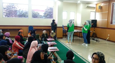 ZAP Clinic Surabaya Bagi-bagi Cara Jaga Kesehatan Kulit pada Driver Ojol Wanita