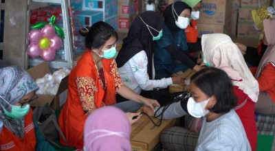 Kebakaran TPA Randegan Mojokerto Sepekan Belum Padam, Warga Terdampak Digerojok Bantuan