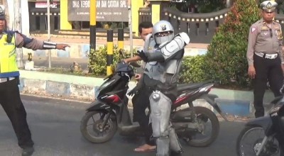Robocop Beraksi di Bangkalan, Turun ke Jalan Tegur Pengendara Mokong
