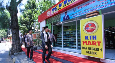 Tanamkan Jiwa Wirausaha Siswa, Smansa Gresik Launching KTH Mart