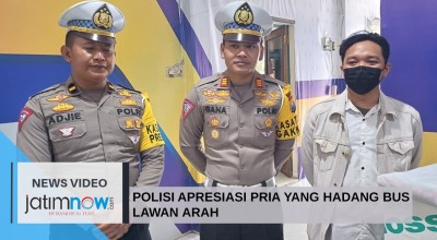 Video: Polisi Apresiasi Pria Penghadang Bus Lawan Arah