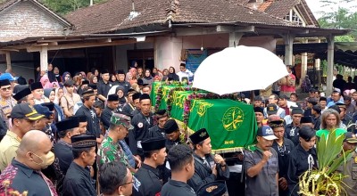 Tabrak Pemotor, Peracik STMJ Sidoarjo, Korban Asal Trenggalek Dimakamkan