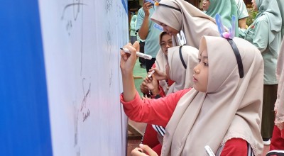 Pelajar SMPN 1 Lamongan Deklarasi Tolak Konten Negatif