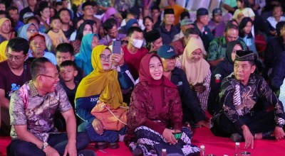 Nonton Wayang Kulit bersama Warga, Wali Kota Mojokerto: Bisa Meningkatkan Indeks Kebahagiaan