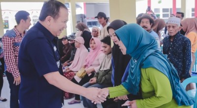 Bagikan BLT DBHCHT untuk Warga 5 Desa di Jember, Bupati Hendy: Laporkan Rokok Ilegal!