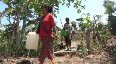 Warga Dusun Sukun Ponorogo Jalan Kaki Susuri Hutan demi Air Keruh