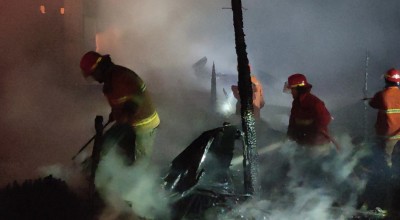 Gudang Kayu di Kediri Ludes Terbakar, Petugas Damkar Berjuang 6 Jam