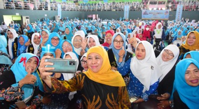 Peringatan Hari Guru Sedunia, Gubernur Khofifah Ingatkan Kunci Cetak Generasi Emas 2045