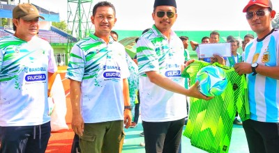30 Set Jersey Dibagikan Gus Muhdlor untuk Klub Kompetisi Askab PSSI Sidoarjo