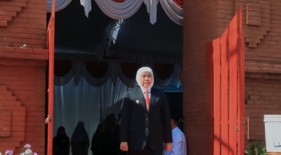 Unair Surabaya Kukuhkan Gelar Honoris Causa ke Gubernur Khofifah
