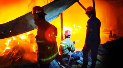 Aksi Heroik Petugas Damkar Porong, Kepala Tertimpa Bara Api hingga Patah Kaki