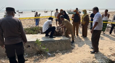 Mayat Bayi Tersangkut Tali Jangkar Kapal Nelayan Tuban
