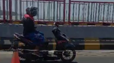 Viral Pengendara Motor Lepas Setir di Suramadu, Polres Bangkalan Cari Pelaku