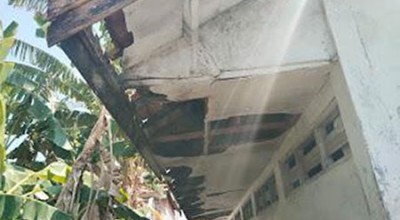 SDN Rongtengah 3 Sampang Rusak, 96 Siswa Waswas Atap Runtuh