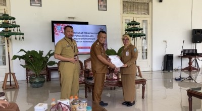 Bupati Sugiri Serahkan Surat Perintah Tugas untuk Nakes Hospitel Bantarangin Ponorogo