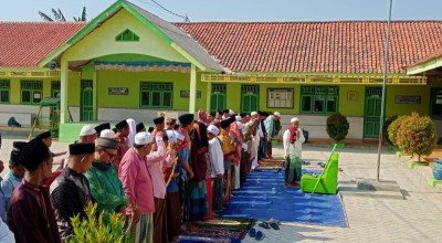 Kekeringan, Ratusan Warga Pamekasan Gelar Salat Istisqa Meminta Hujan