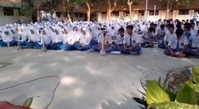 Siswa SMAN 4 Bangkalan Salat Gaib untuk Korban Palestina