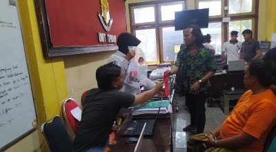 Pria Bersenpi dan Sajam saat ke TPS Bangkalan, Polisi: Motifnya Jaga Diri