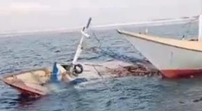 Tabrak Karang, Kapal Bermuatan 10 Ton Kelapa Terbalik di Sumenep