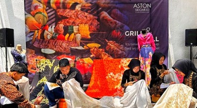 Tamu Hotel Aston Sidoarjo Diajari Cara Membuat Batik Canting