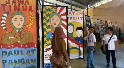 HUT Jatim ke-78, Ratusan Siswa Bojonegoro - Tuban Gambar Mural Gubernur Khofifah