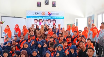Bakti Sosial, Rotary Club Of Sidoarjo Beri Edukasi Kesehatan Reproduksi pada Siswi SLB
