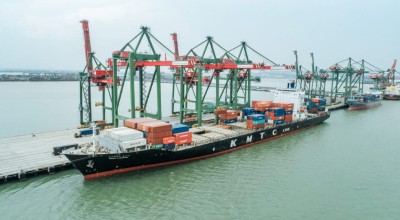 Terminal Teluk Lamong Pangkas Waktu Tunggu Sandar Kapal, Trafik Naik Tajam