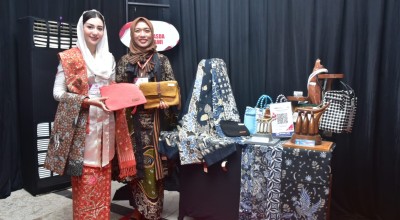 Novita Hardini Pamerkan Produk Unggulan Trenggalek dalam Kunjungan Iriana Jokowi