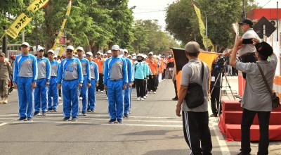Lomba Gerak Jalan Warnai Peringatan HUT PGRI Ke-78 dan HGN 2023 di Kota Pasuruan