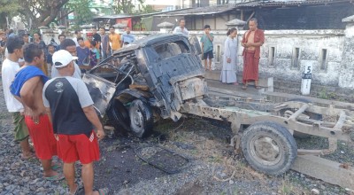 Pikap Tertabrak KA di Lamongan Terekam CCTV, Aksi Penyelamatan Diri Bikin Deg-Degan